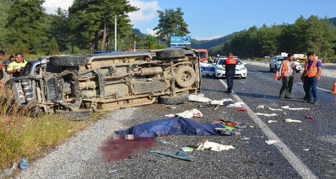 Milas’ta kamyonet kayganlaşan yolda kontrolden çıktı: 1 ölü, 1 yaralı