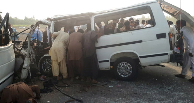 Pakistan’da trafik kazası: 7 ölü, 10 yaralı
