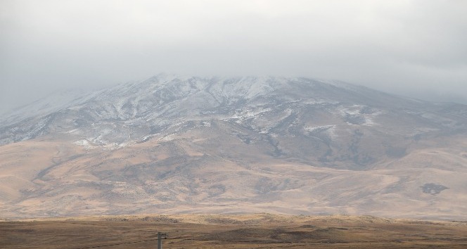 Süphan Dağı’na kar yağdı