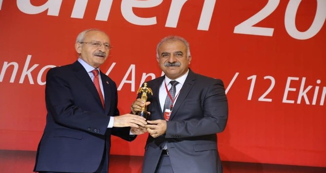 Kılıçdaroğlu’ndan Başkan Nehir’e ödül