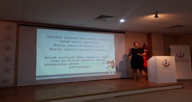 Yoğun bakımlarında çalışan hemşirelerine yara bakımı eğitimi
