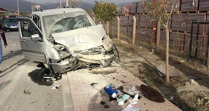 Erzincan’da trafik kazası: 5 yaralı