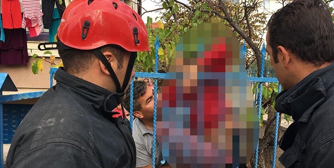 Korkuluk demiri çocuğun koluna saplandı