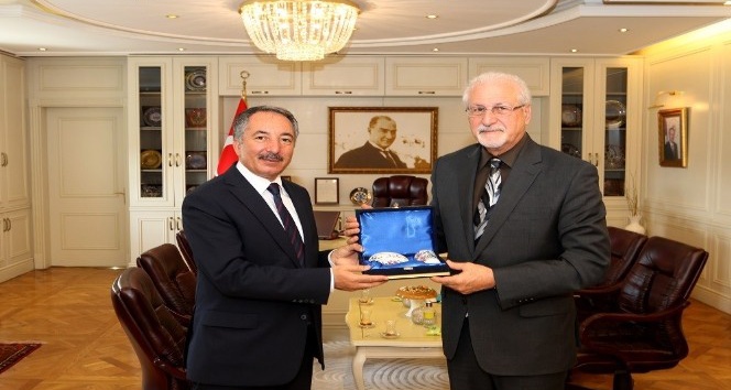 Prof. Dr. S. Waleck Dalpour Rektör Prof. Dr. Karabulut’u ziyaret etti