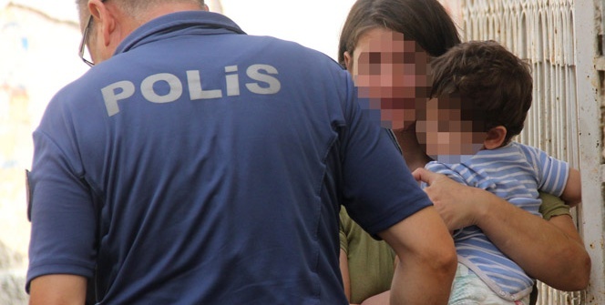 Öz anneden çocuklara şiddete mahalleli isyan etti