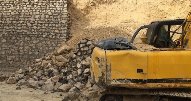 Okul inşaatının duvarı çöktü: 1 ölü, 1 yaralı