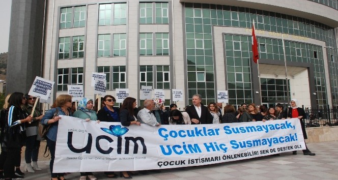 Tokat’ta 9 çocuğu istismar ettiği iddia edilen öğretmenin davası başladı