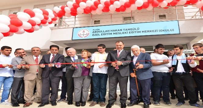 Elazığ’da hayırsever ailenin desteğiyle yapılan okul açıldı