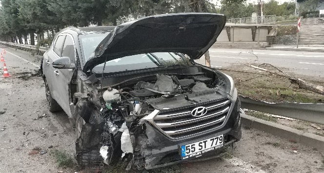 Samsun’da karşı şeride geçen tır otomobile çarptı: 4 yaralı