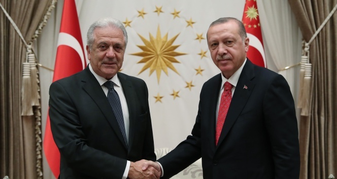 Cumhurbaşkanı Erdoğan, AB Göç Komiserini kabul etti
