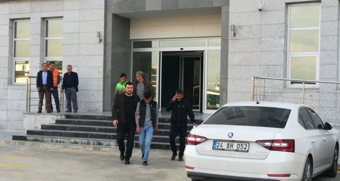 Atatürk büstüne tokat atıp video çeken 2 kişi tutuklandı