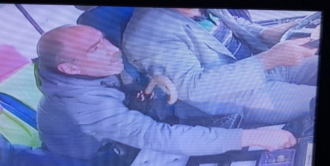 Tartıştığı minibüs şoförünün telefonunu böyle çaldı