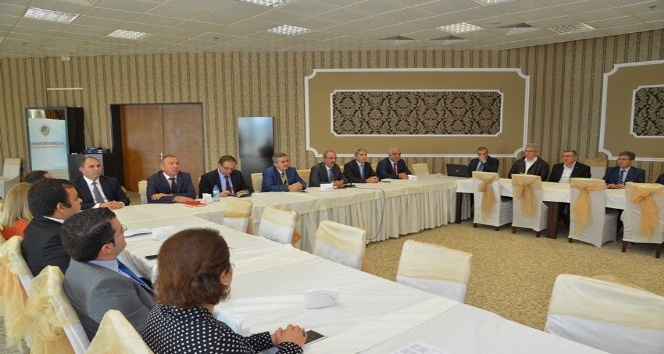 KAEÜ’sine kalite sürecinde katkı sunan idari ve akademik personele teşekkür belgesi verildi