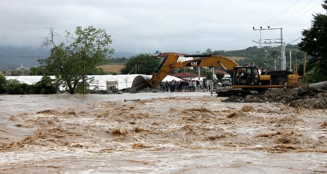 Yalova’da derelerinde taşkınla mücadele başladı