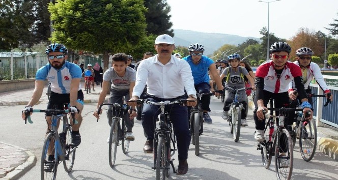 Başkan Bekler, çöp topladı pedal çevirdi