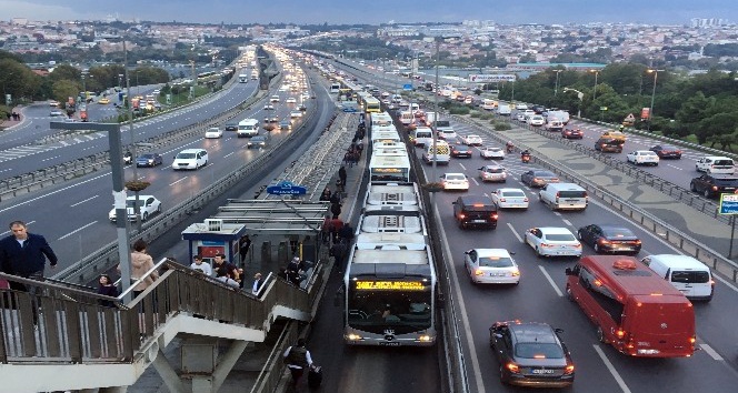 Okmeydanı’nda metrobüs arızası