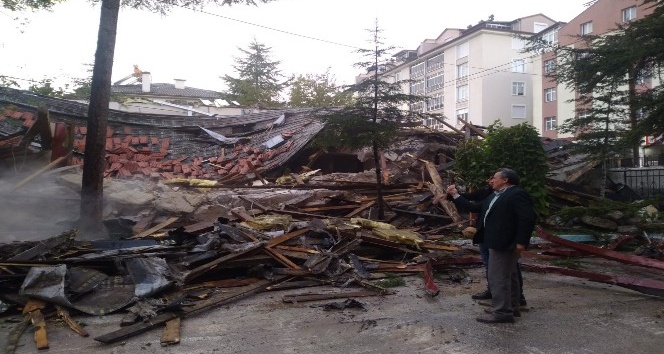 Seydişehir Halk Eğitim Merkezi binasının yıkımına başlandı