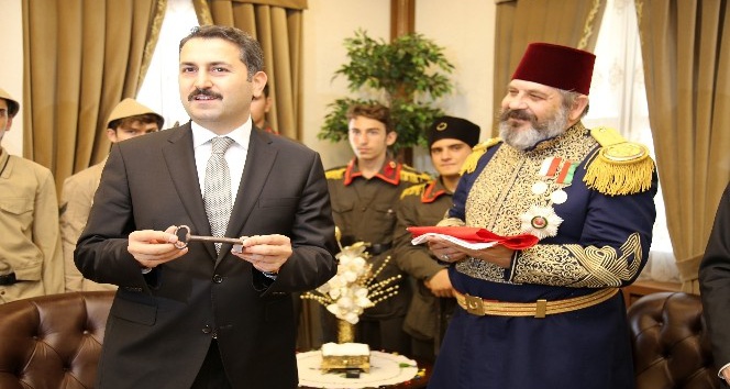 Gazi Osman Paşa Müzesinin anahtarı Paşa’yı canlandıran aktöre teslim edildi