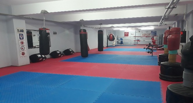 Silopi’de wushu ve boks salonunun zemini onarıldı