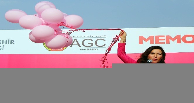 Şarkıcı Burcu Güneş’ten ’Pembe konser"