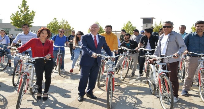 Bisikletler öğrencilerin kullanımına sunuldu