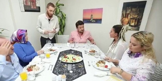 Yemekteyiz’de şok kavga! Onur Büyüktopçu, masayı terk etti!