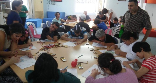Kuşadası Engelliler Köyü’nde mandala boyama etkinliği