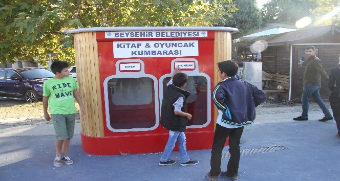 Beyşehir Belediyesinden parka kitap ve oyuncak kumbarası
