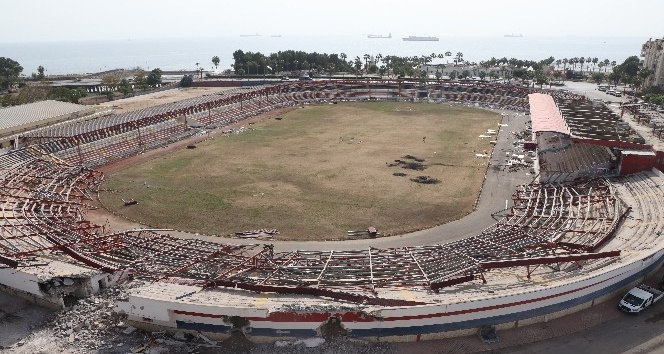 67 yıllık tarihe yıkım için ilk kazma vuruldu