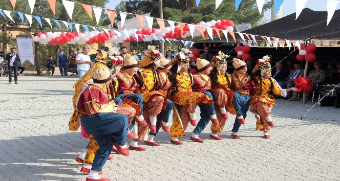 Suriye sınırında serbest stil at yarışları düzenlendi