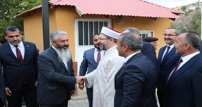 Diyanet İşleri Başkanı Erbaş’tan cemevi ziyareti
