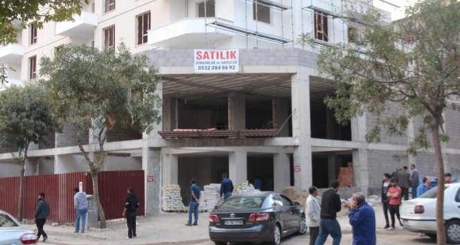 Elazığ&#039;da 11’inci kattan düşen işçi hayatını kaybetti