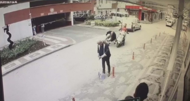 Bisikletle motosikletin çarpıştığı kaza kamerada