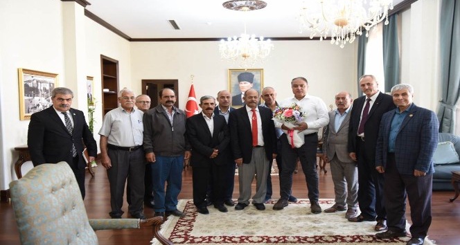 Vali Tekinarslan muhtarları kabul etti