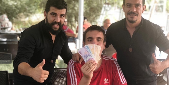 42 dakikada 302 çöp şiş yedi rekoru kırdı