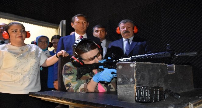Azeri kadın vekil, MPT-76 ile atış yaptı