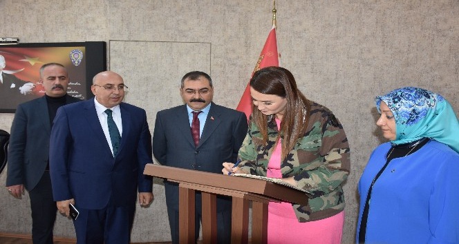 Azerbaycan Milletvekili Paşayeva: "Güçlü olmak için birlik olmalıyız"