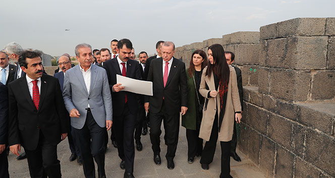 Cumhurbaşkanı Erdoğan, Sur’u gezdi
