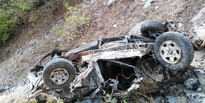 Uçuruma yuvarlanan pikap paramparça oldu, sürücü hayatını kaybetti