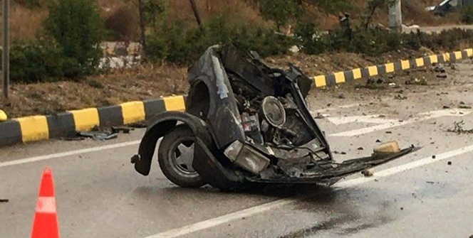 İkiye bölünen araçtan sağ çıktı...