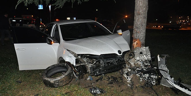 Bursa'da can pazarı! Otomobil paramparça oldu
