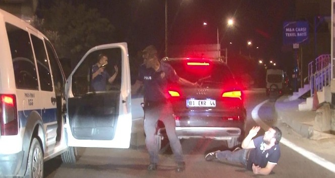 Polisten kaçan alkollü ve ehliyetsiz sürücü film sahnelerini aratmayan kovalamaca sonrasında kıskıvrak yakalandı