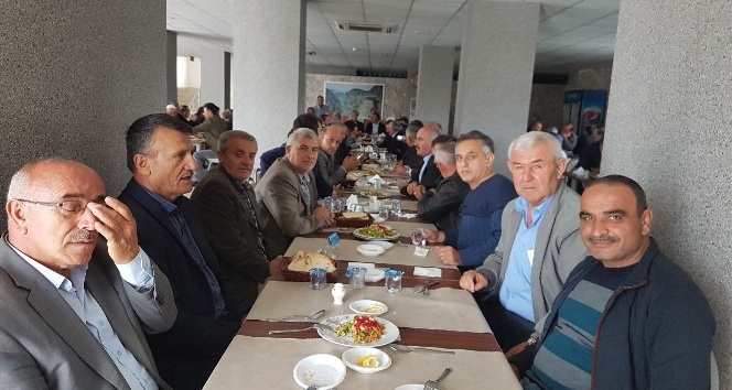 Muhtarlara başkan yemeği