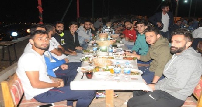 Cizrespor, Gölcük maçı öncesi moral yemeğinde bir araya geldi