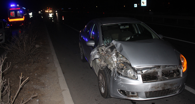 Manavgat’ta otomobil midibüse çarptı: 5 yaralı