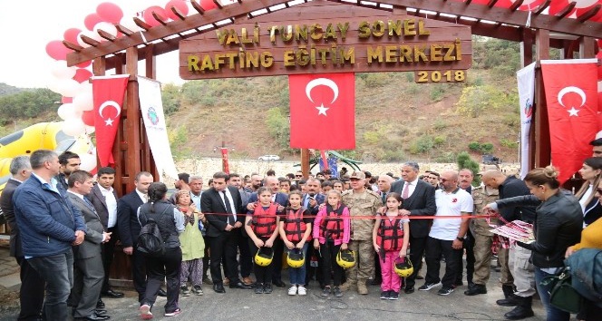 Türkiye’nin ilk Rafting Eğitim Merkezi Tunceli’de açıldı