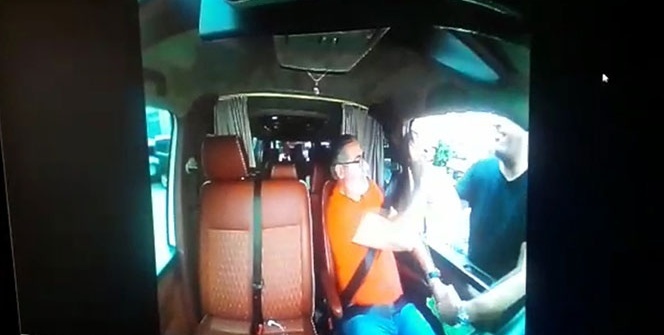 İstanbul'un göbeğinde şoke eden görüntü! Tekme tokat saldırdılar