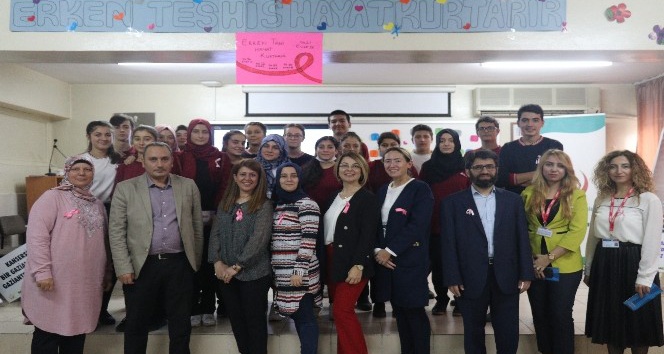 Lise öğrencileri sunum yaptı veli ve öğretmenleri dinledi