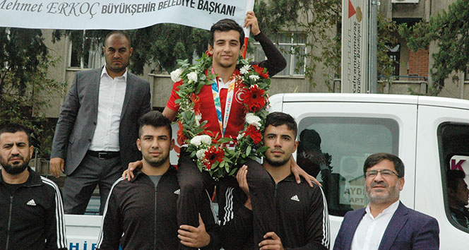 Kahramanmaraşlı güreşçi olimpiyat üçüncüsü oldu