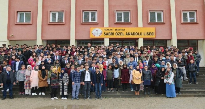 Vali Toprak, Şemdinli’de 5 derslikli okulun açılışına katıldı